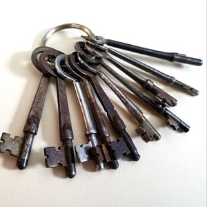 Skeleton Keys Lot of 10 Antique Decor